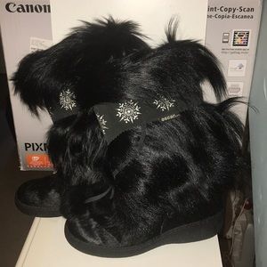 Black fur Oscar Sport boots NEGOTIABLE